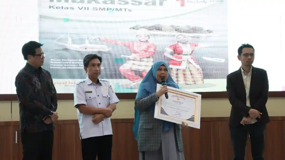 Kenalkan Prof Kembong Daeng, Profesor UNM Penulis Buku Mata Pelajar Bahasa Makassar