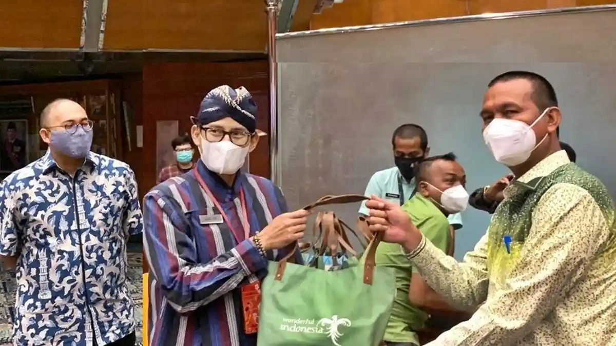 Temui Sandiaga Uno, Genius Umar Ulas Konsep Percepatan Pariwisata dan Pemulihan Ekonomi Pariaman