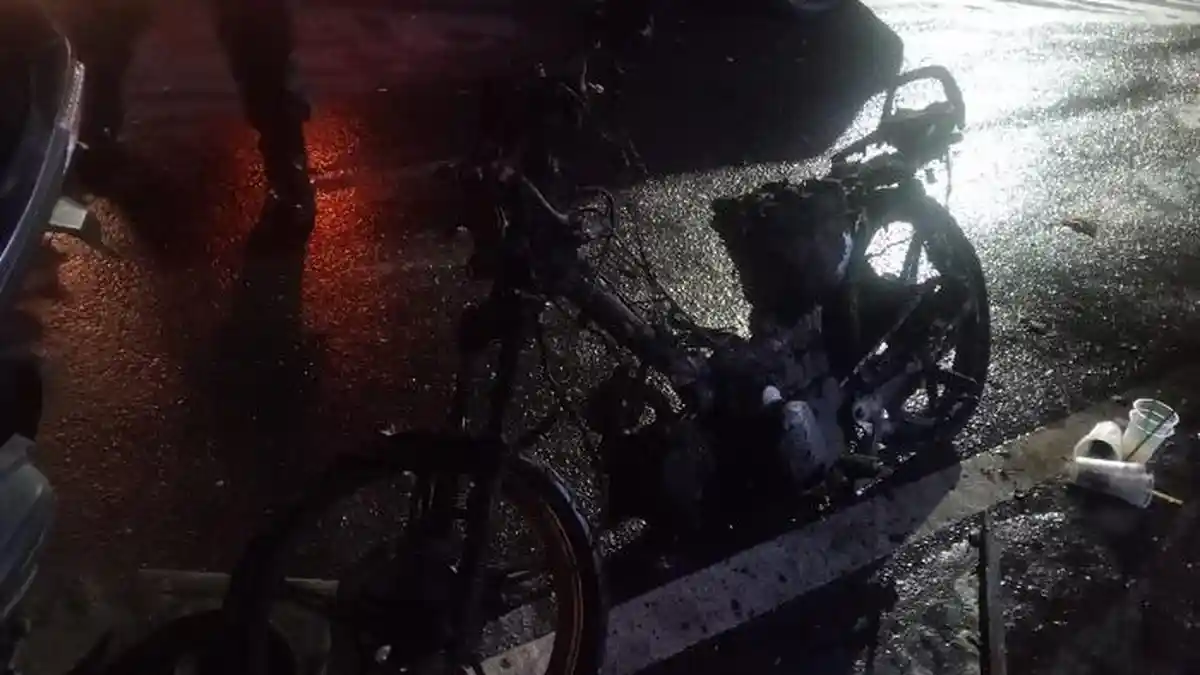 Spontan Cabut Tabung Gas Saat Sepeda Motor Terbakar, Penjual Bakso di Jimbaran Gagalkan Ledakan - Tribun-bali.com