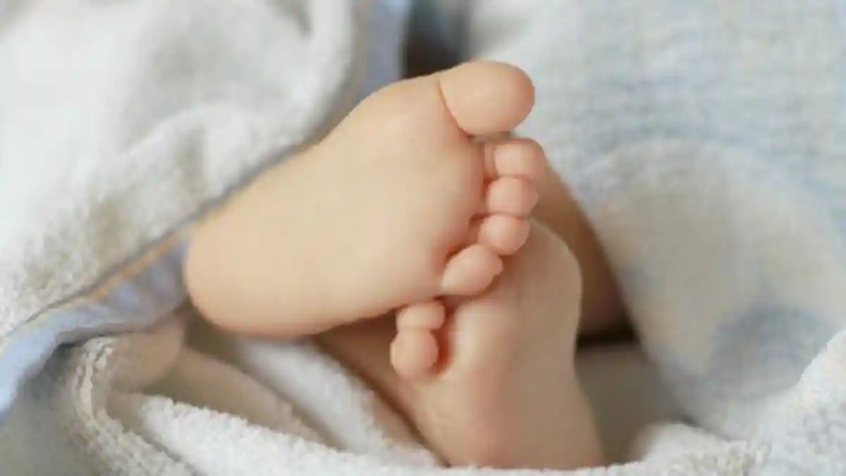Kejam! Suami-Istri Ini Tinggalkan Bayi di Loker Saat Berenang, Pengelola Geram