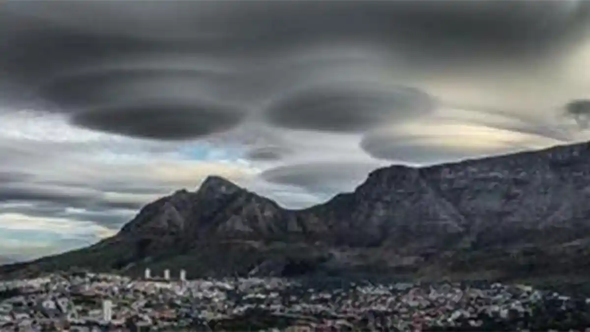 Fenomena Awan UFO Bikin Geger Afrika Selatan