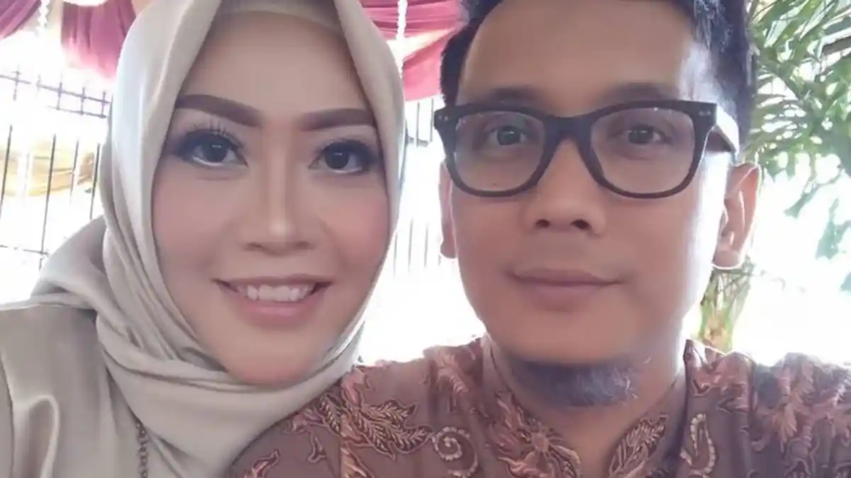 Cindri Wahyuni Masih Cium Wangi Bani Seventeen Sehari Setelah Pemakaman Sang Suami