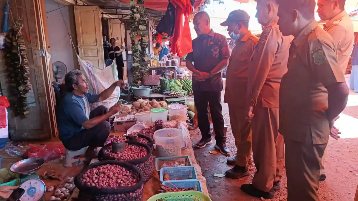 TPID Sidrap Pantau Pasar Rappang, Pastikan Stok dan Harga Bahan Pokok Jelang Nataru