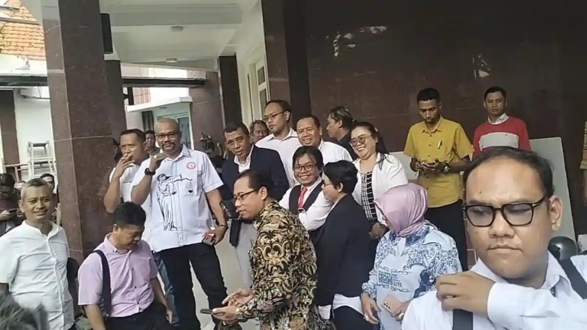 Alasan 50 Pengacara di Surabaya Bela Wawali Cak Ji hingga Pengusaha Diana Cabut Laporan