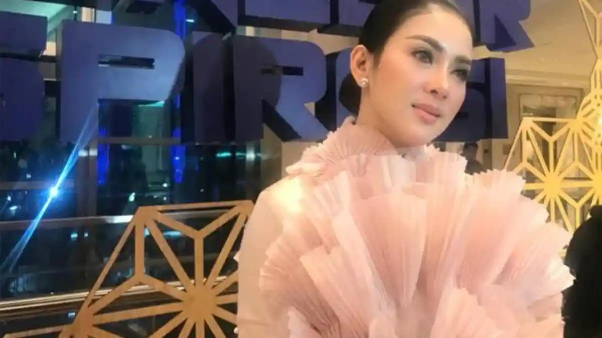 Kurangi Manggung, Syahrini Benar Hamil? Ini Jawaban Istri Reino Barack