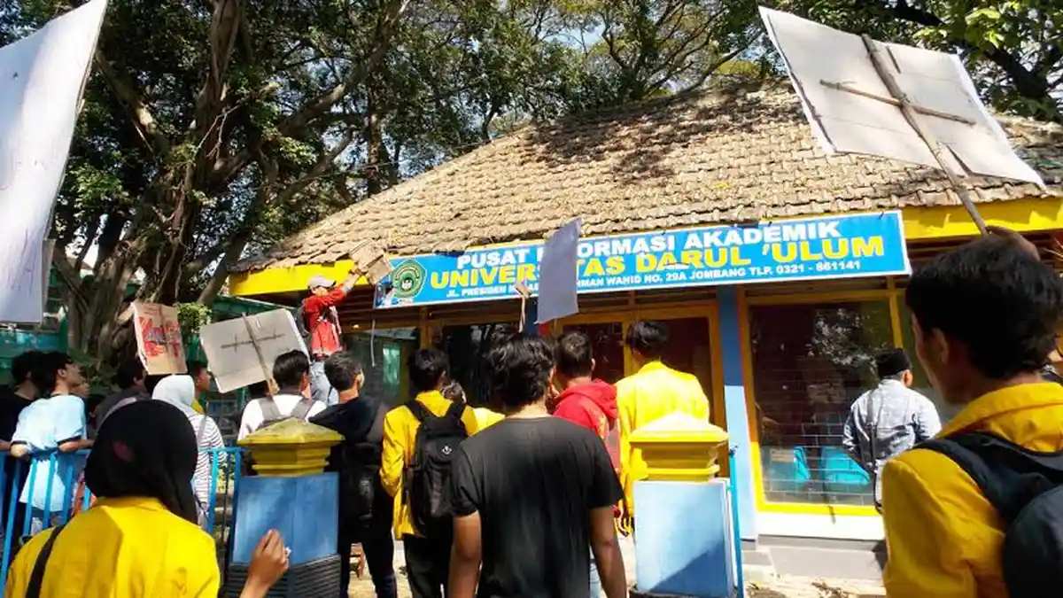 Dobrak Pintu, Mahasiswa Undar Ambil Alih Aset yang Dikuasai Ibrohim Cs