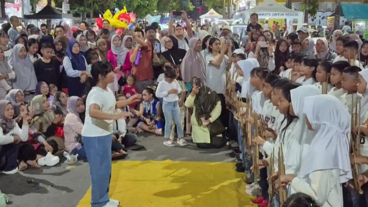 Kemeriahan Pentas Seni Budaya di Car Free Night Indramayu