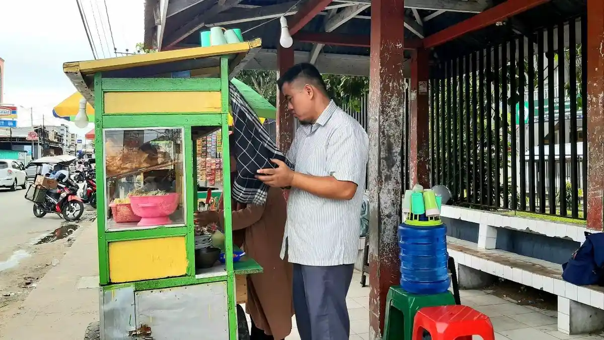 Cerita Hadi, Perantau Asal Jogja Jualan Bakso di Gorontalo