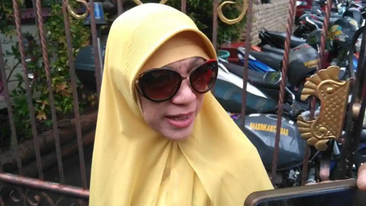 Usahanya Bangkrut, Artis Dorce Gamalama Jatuh Miskin