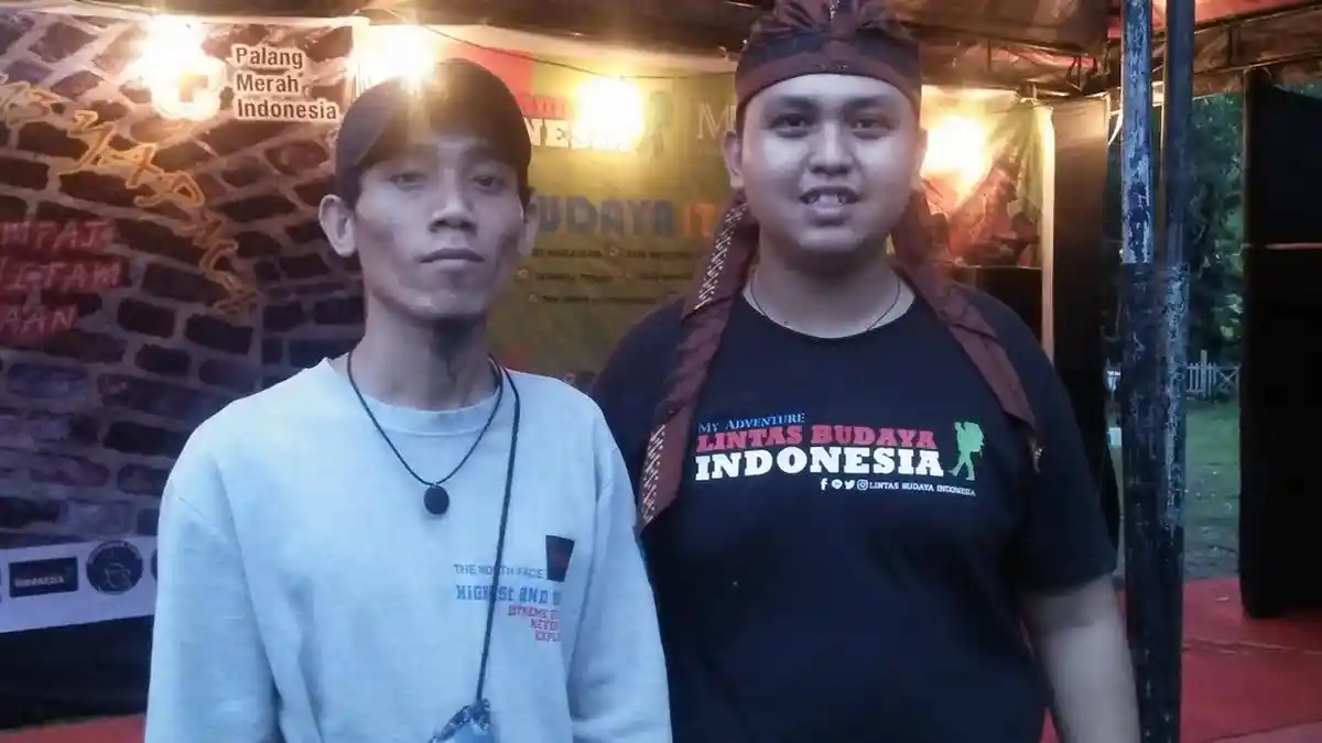 Bikin Kamus, Pemuda NTT Kenalkan Bahasa Mbay Daawe ke Milenial Makassar