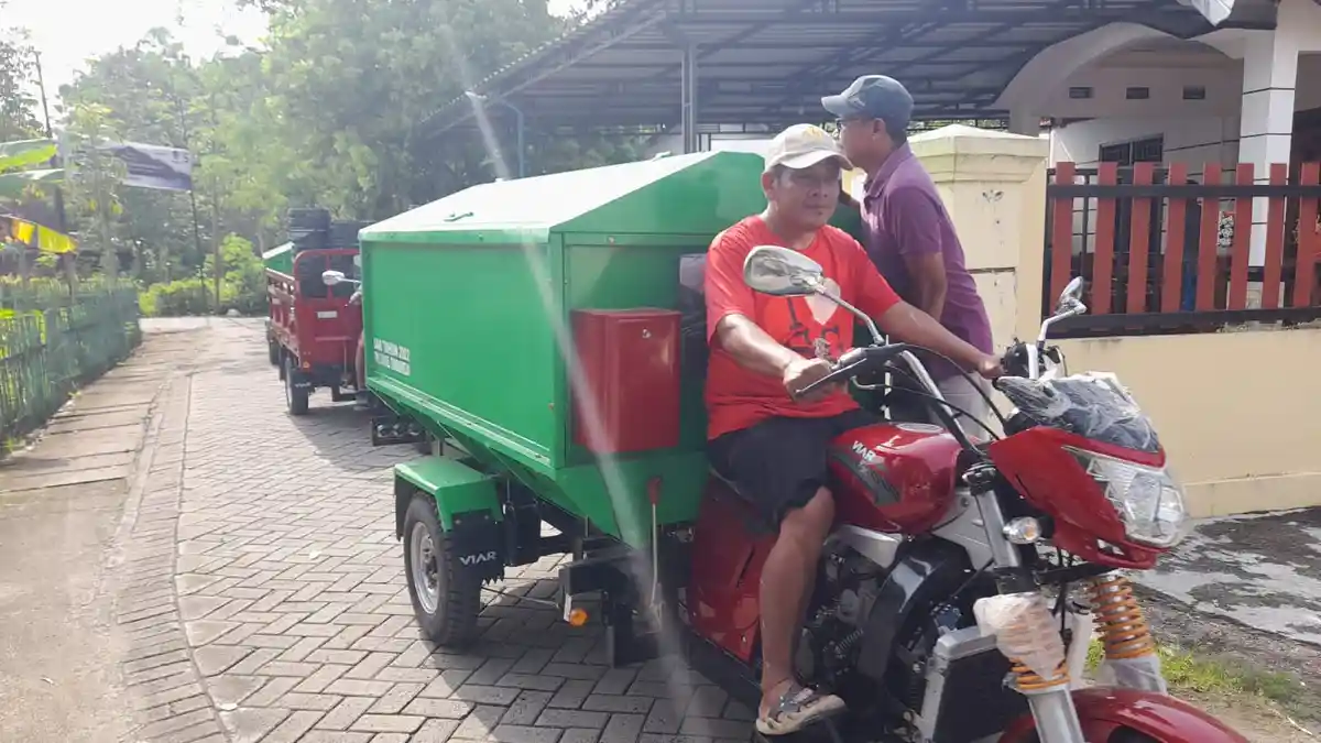 Sampah Anorganik Warga Dibeli Petugas TPS3R Tambahrejo Blora, Hasilnya Dibayarkan Setahun Sekali