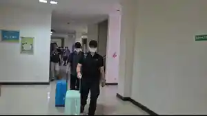Penyidik-KPK-saat-keluar-dari-Gedung-Terpadu-Jalan-Basuki-Rahmat-Kelurahan-Tonatan.jpg
