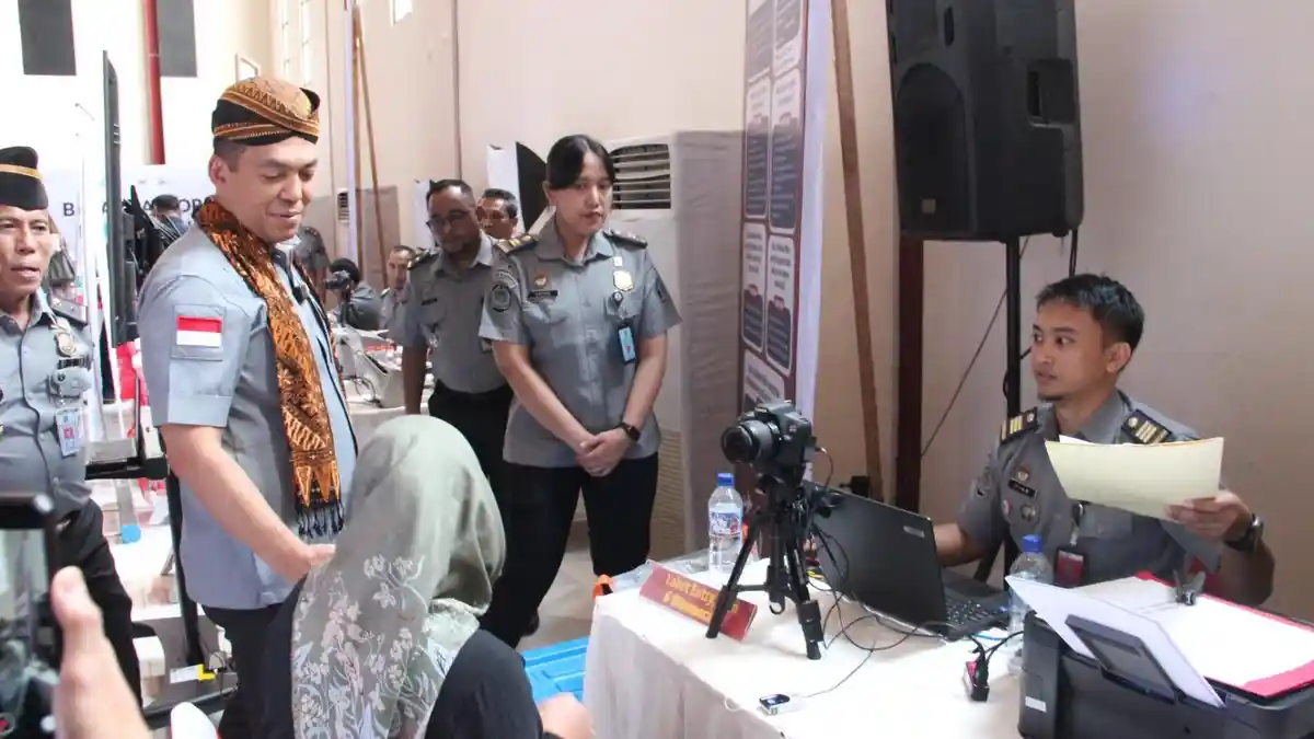 Dirjen Imigrasi Apresiasi Layanan Paspor Simpatik Spektakuler Kemenkumham Jateng