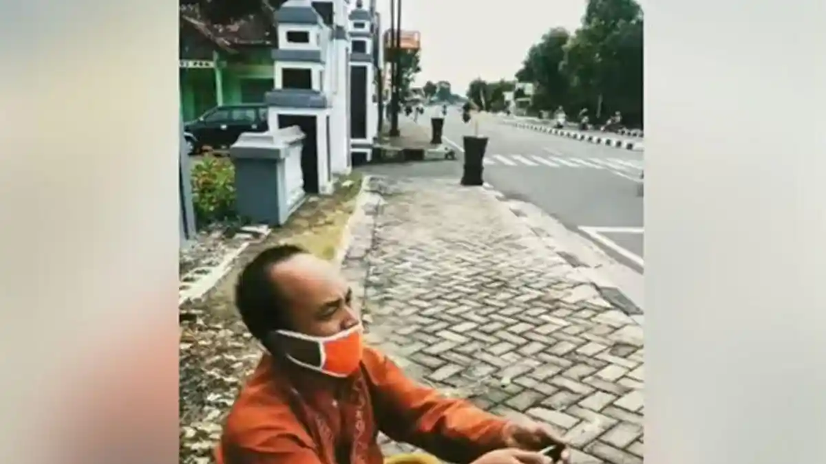 Kisah Pilu Pria Magetan Menangis Saat Jual Blender Bekas di Pinggir Jalan untuk Beli Beras