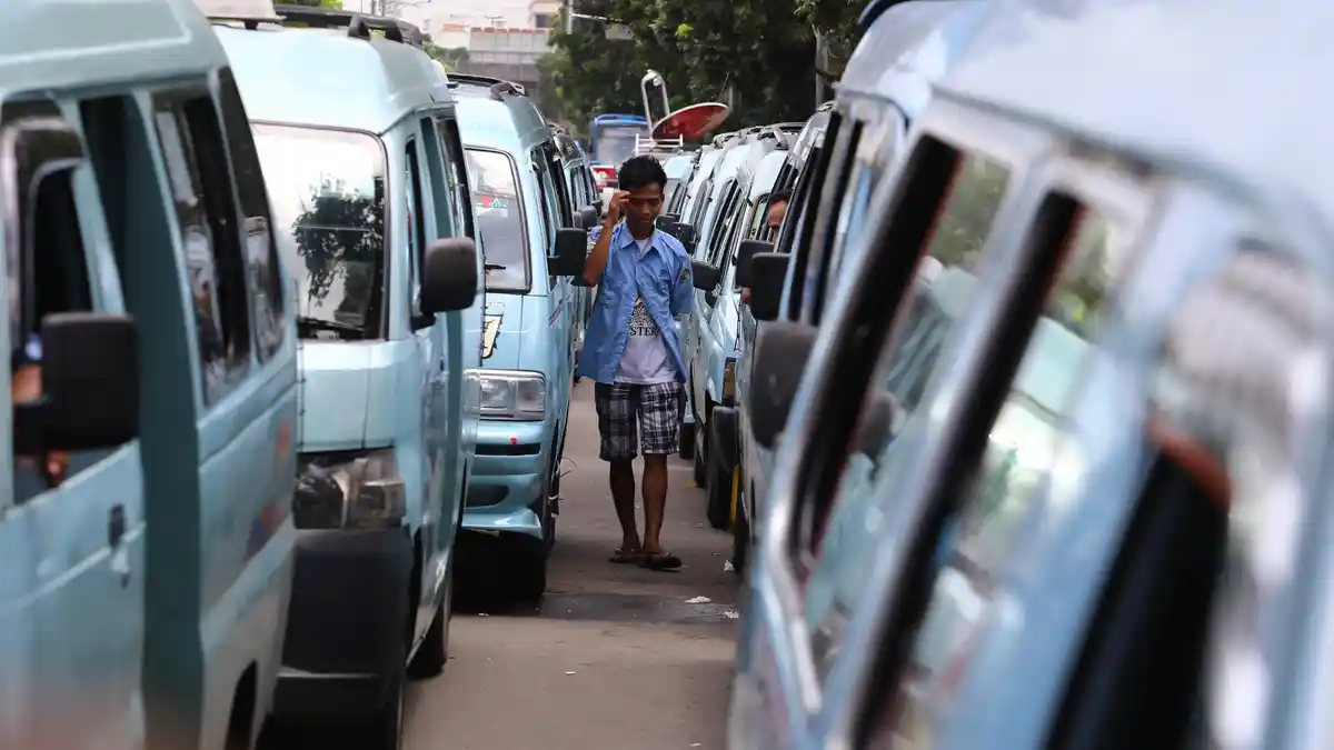 Beberapa Sopir Angkot Heran Mengapa Anies Baswedan Dipolisikan