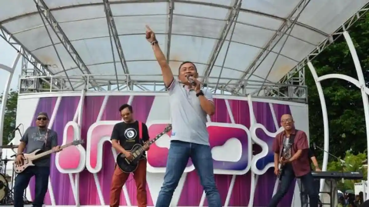 Bupati Batang Gaul, Dendangkan Dangdut Oke Apalagi Pop dan Rock