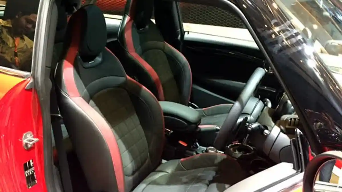 MINI John Cooper Works, Eksterior dan Interiornya Lebih Sporty