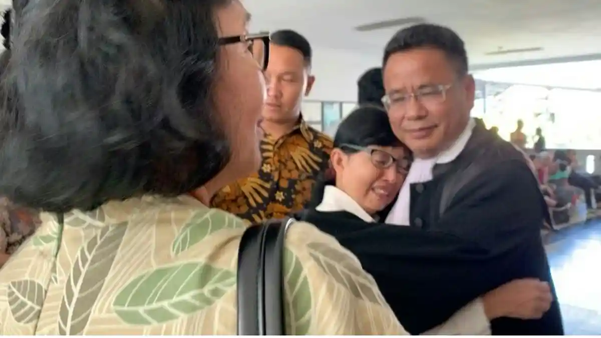 Hotman Paris Bikin Nangis Satu Keluarga, Berhasil Menangkan dan Bebaskan Ibu dari Jeratan Pidana
