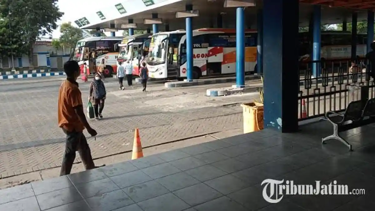 Suasana Arus Balik di Terminal Tulungagung, Masih Banyak Bus yang Terlambat Masuk