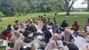 KOMUNITAS-BUKU-Peserta-Medan-Book-Party-mengikuti.jpg