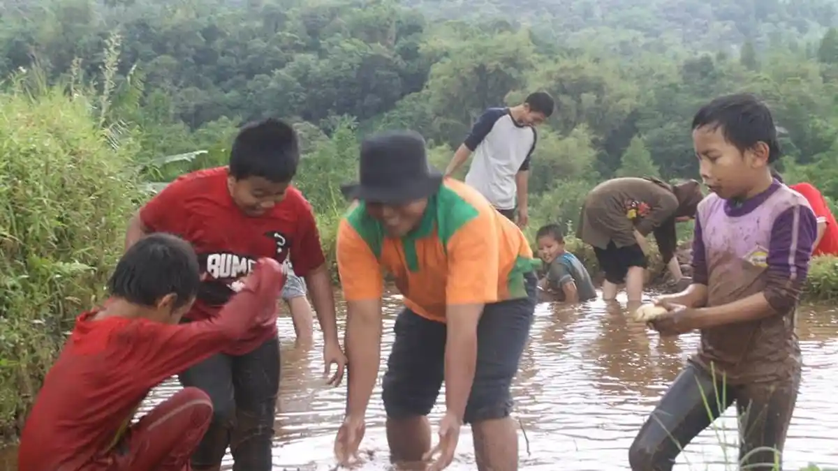 Serunya Kemping Keluarga di Parang Bugisi’ Malino