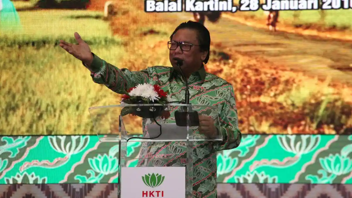 Wakil Ketua MPR Mahyudin Kukuhkan Pengurus HKTI Periode 2015-2020