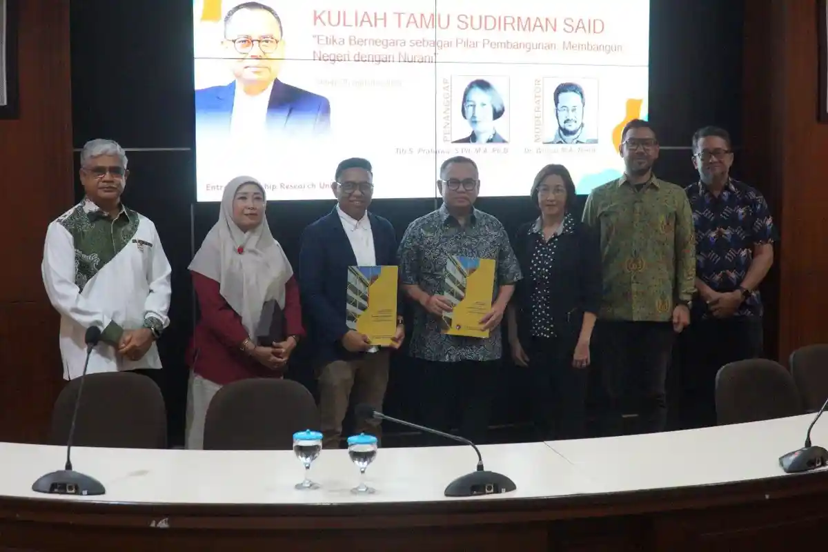 Rektor Universitas Harkat Negeri Beri Kuliah Umum Etika Bernegara di UKSW Salatiga