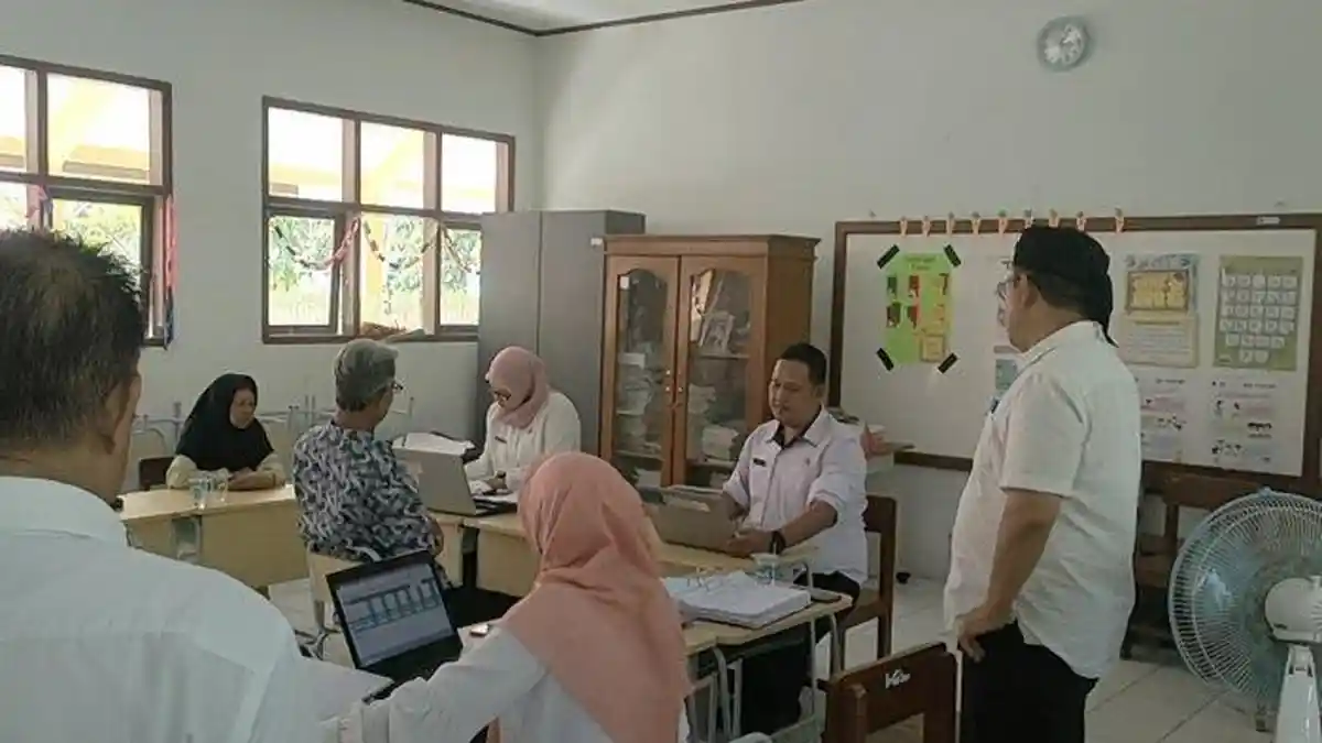 Sudah Ngutang Tabungan Murid tak Bisa Bayar, Guru Pengutang di Pangandaran Malah Minta Pemkab Lunasi