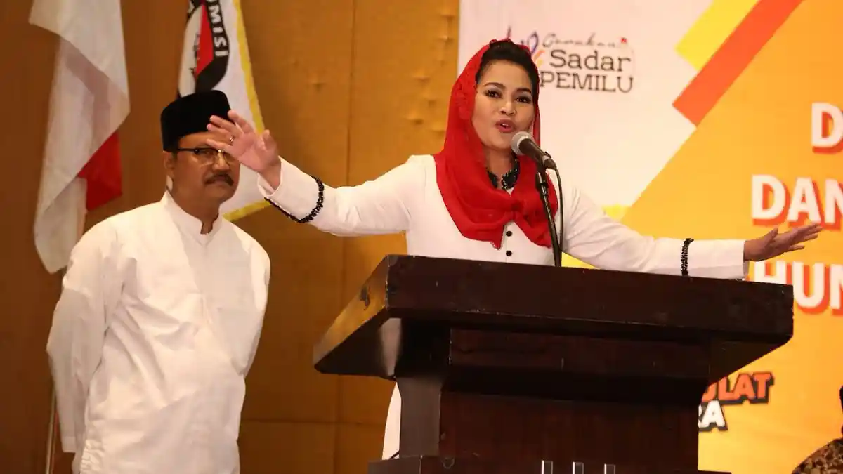 Sambil Mengangkat Dua Jari, Puti Bacakan Puisi Bung Karno di Buku Sarinah