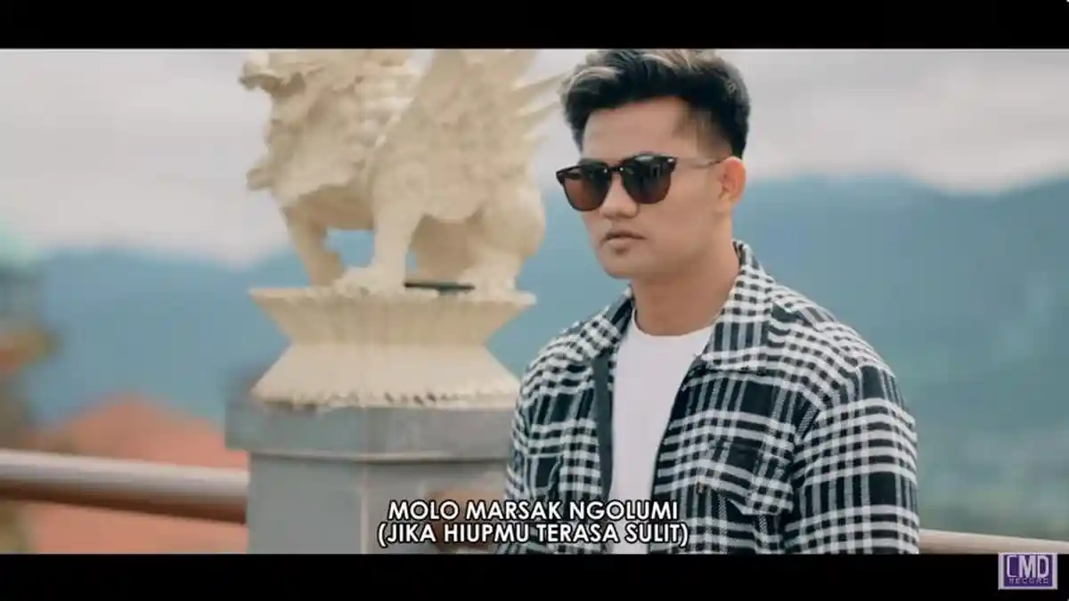 Arti dan Lirik Lagu Batak Adong Do Au Dison Dipopulerkan oleh Jen Manurung