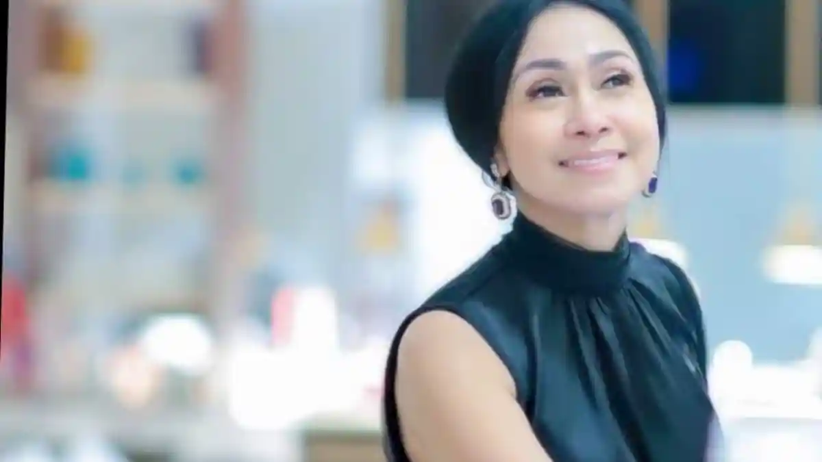 BIODATA Dini Savitri, Pemeran Mama Rendy dalam Sinetron Ikatan Cinta
