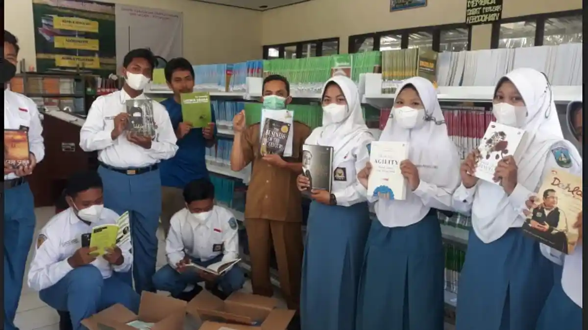 Kompas Gramedia Peduli Anak-anak dan Pelajar Terdampak Erupsi Gunung Semeru