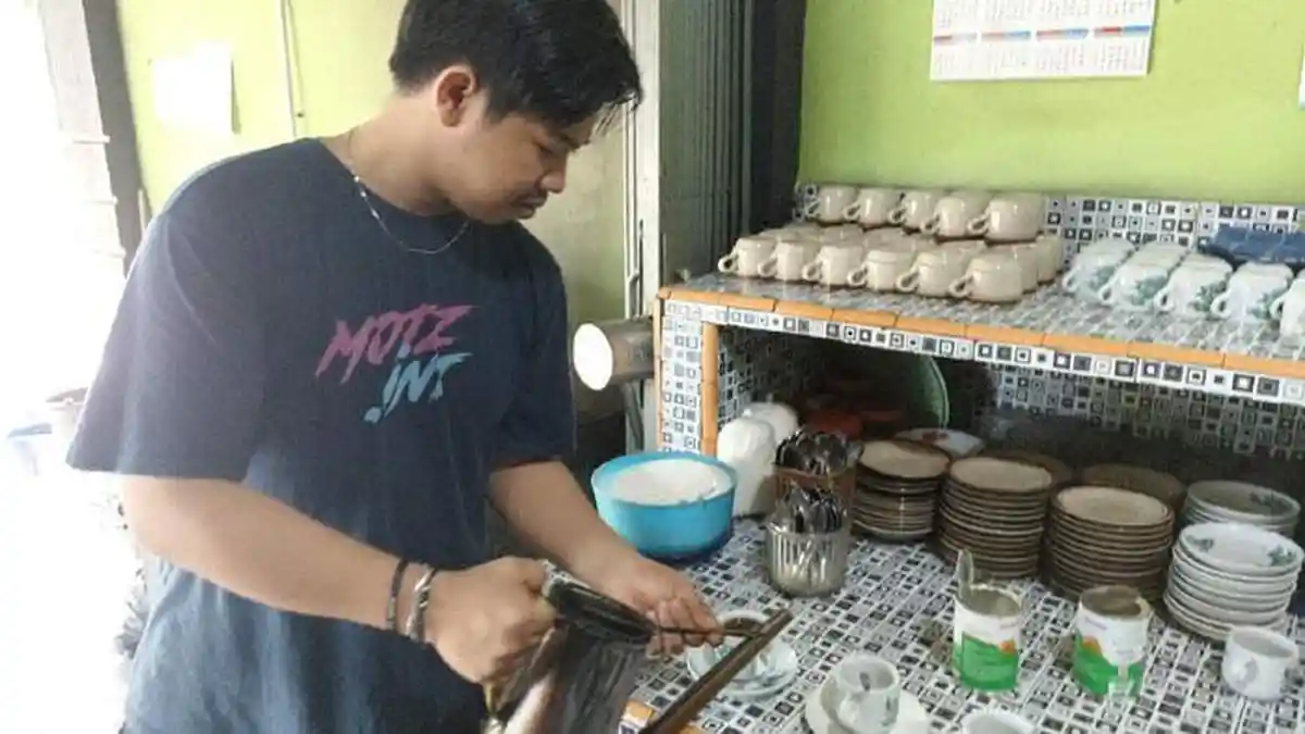 Erzaldi Kerap Ngopi Warkop Bujang, Sajikan Kopi Robusta dan Arabika dari Lampung