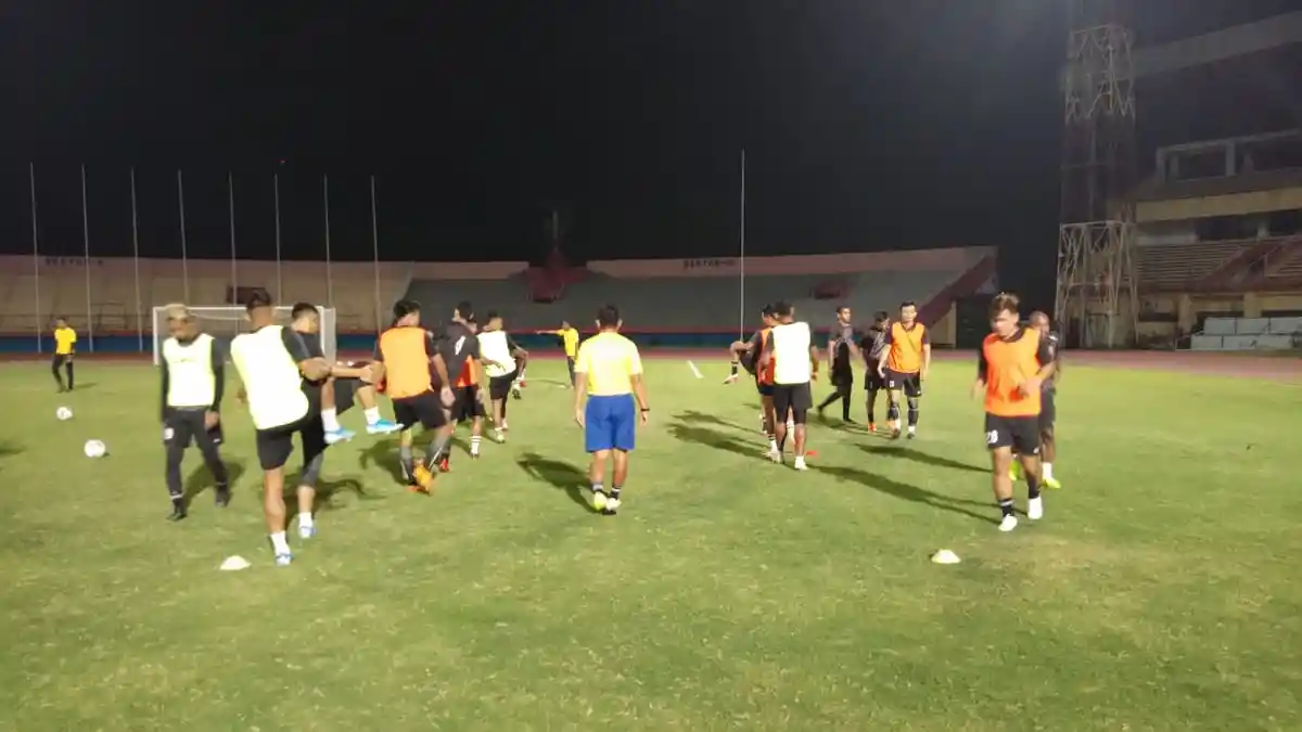 Head Coach Persewar Carolina Ivakdalam Mundur, Kas Hartadi tak Ingin Ambrizal Cs Lengah