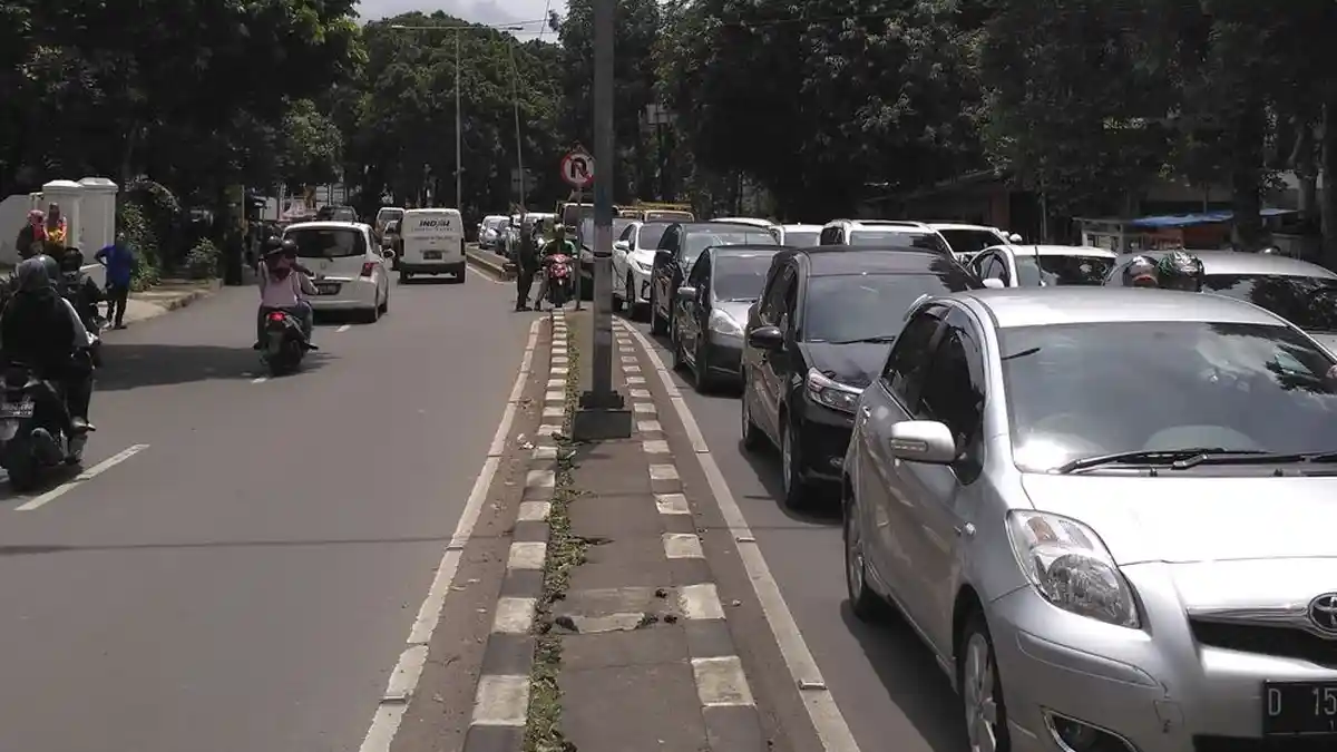 Jalan Dago Menuju Objek Wisata di Utara Bandung Macet Sejak Pagi