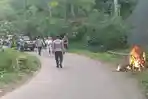 Motor Pencuri di Pati Dibakar Massa, Kepergok Keluar Rumah Korban sambil Bawa Tas Hitam