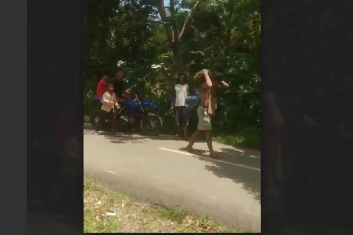 Ketahuan Curi Empat Janjang Sawit, Pencuri Diarak Warga di Batang Hari Jambi