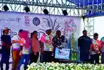 20231021_Penyerahan-piala-bergilir-lomba-Suling-Tambur-kepada-juara-1-dari-Distrik-Batanta-Selatan.jpg