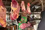 pedagang-daging-sapi-saat-ditemui-di-Pasar-Setono-Betek-Kota-Kediri-Selasa-962026.jpg