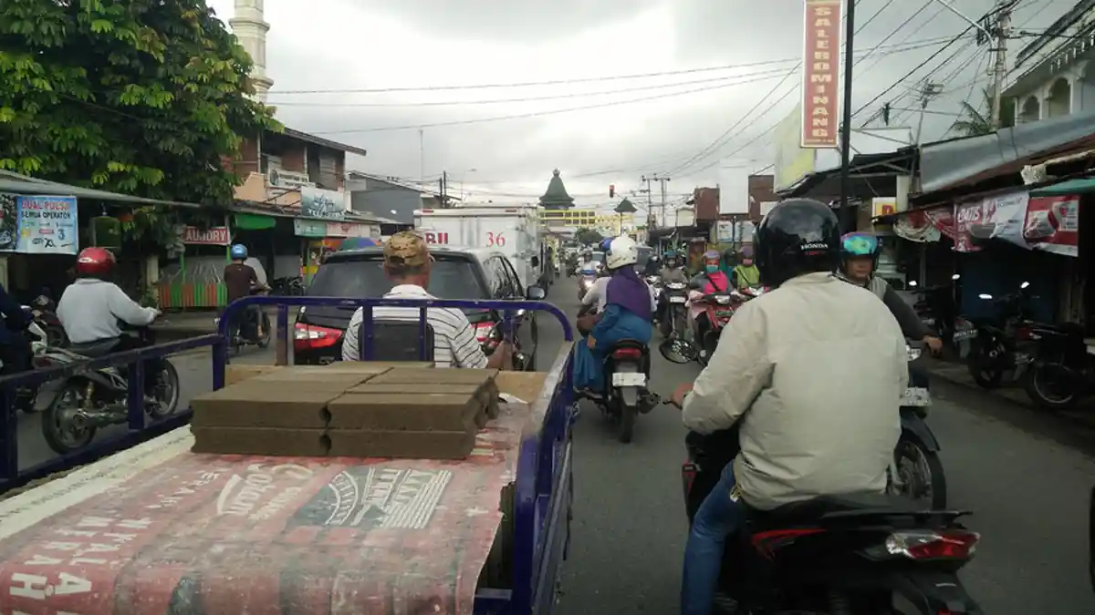 Lalu Lintas di Perempatan Tanjung Raya II Padat Merayap