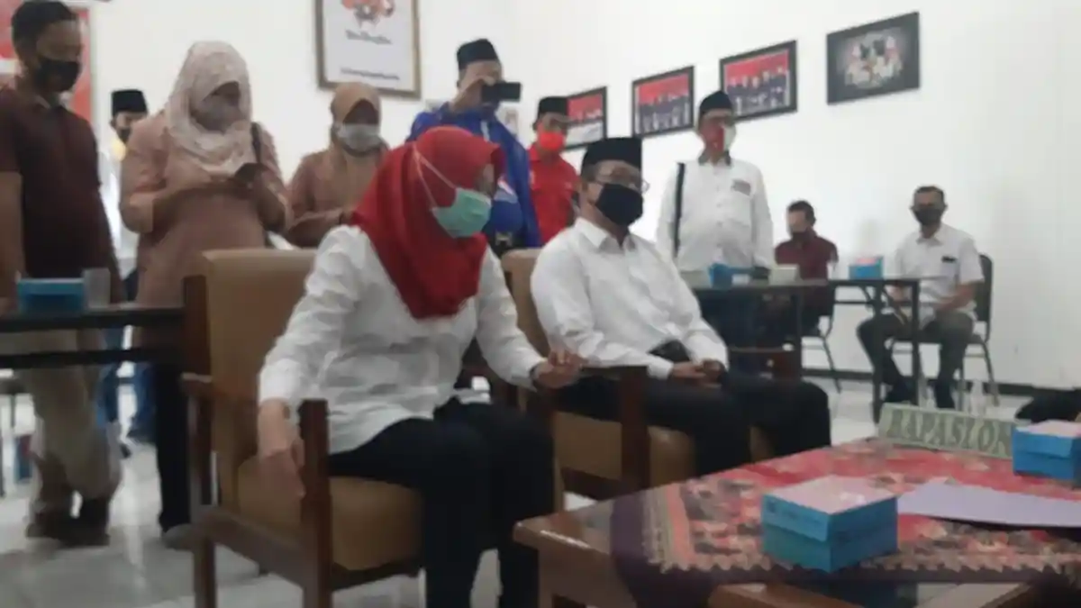 Pasangan Eisti-Ali Serahkan Dokumen Pencalonan Kepala Daerah ke KPU Demak