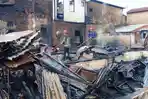 8 Unit Mobil Damkar Dikerahkan Padamkan Api di Polonia, 4 Rumah Hangus Terbakar