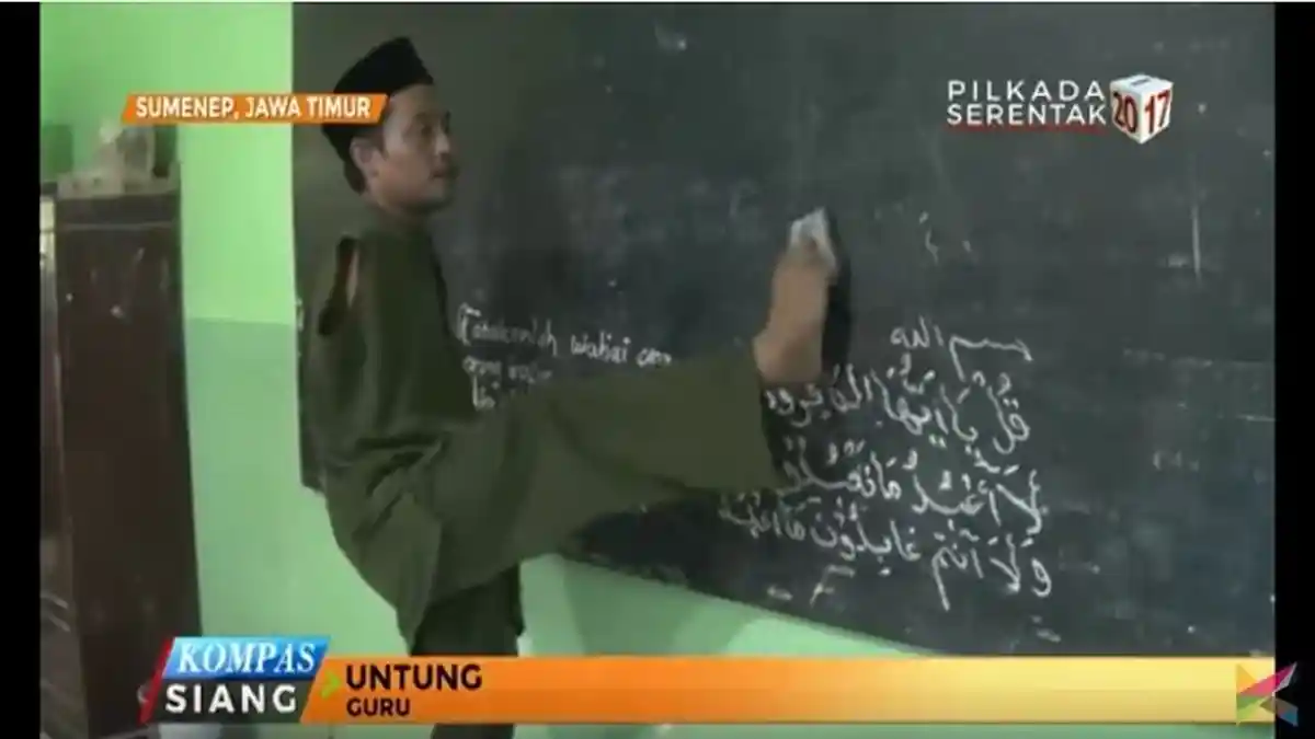 Fisiknya Tak Sempurna, Tapi Motivasi Berjuang Mengajar Guru Ini Luar Biasa!
