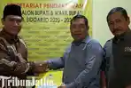 berita-sidoarjo-bambang-haryo-saat-menyerahkan-formulir-ke-ketua-dpd-golkar-sidoarjo.jpg
