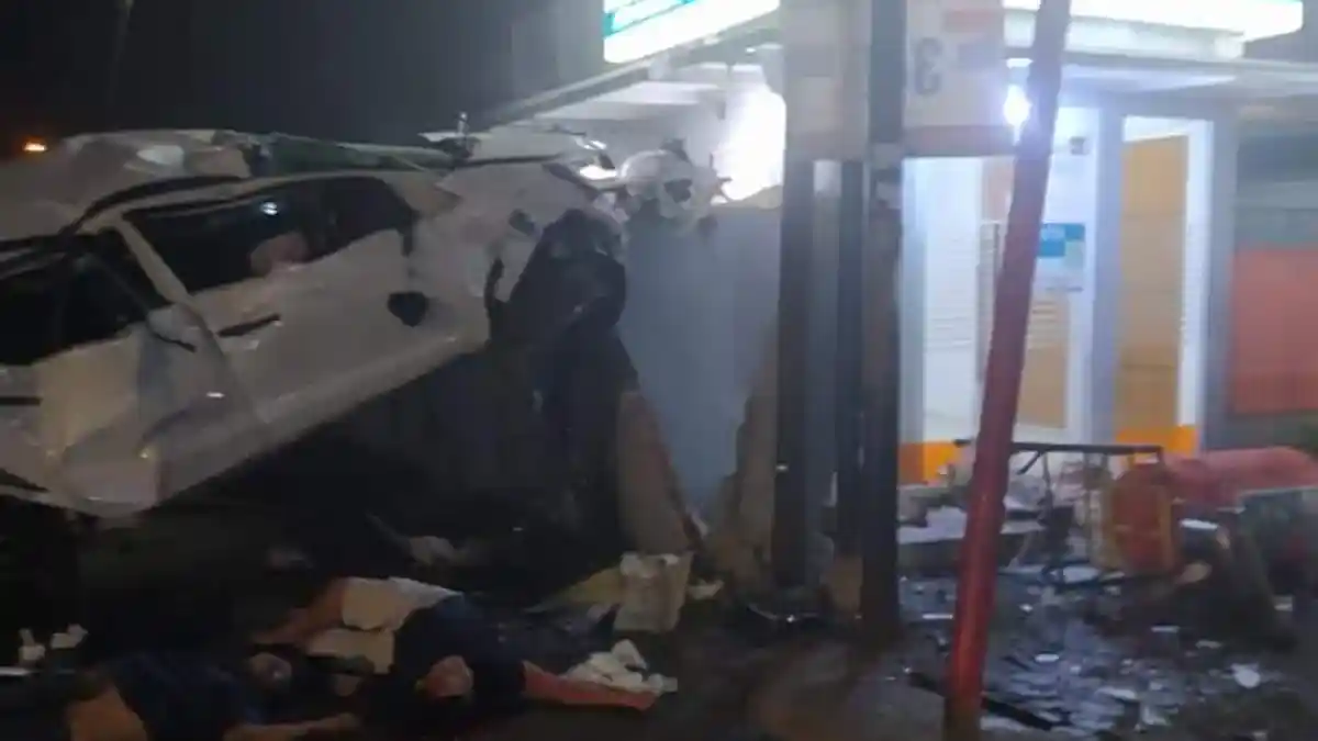 BREAKING NEWS : Mobil Plat BG 1260 HE Hantam Tembok di Lubuklinggau, 2 Orang Tewas