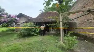 Olah-TKP-pembunuhan-di-sukorejo-ponorogo.jpg