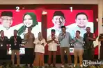 Paslon-Bupati-Wabup-Ponorogo-Ipong-Luhur-dan-Sugiri-Lisdyarita-Nyanyi-Bersama.jpg