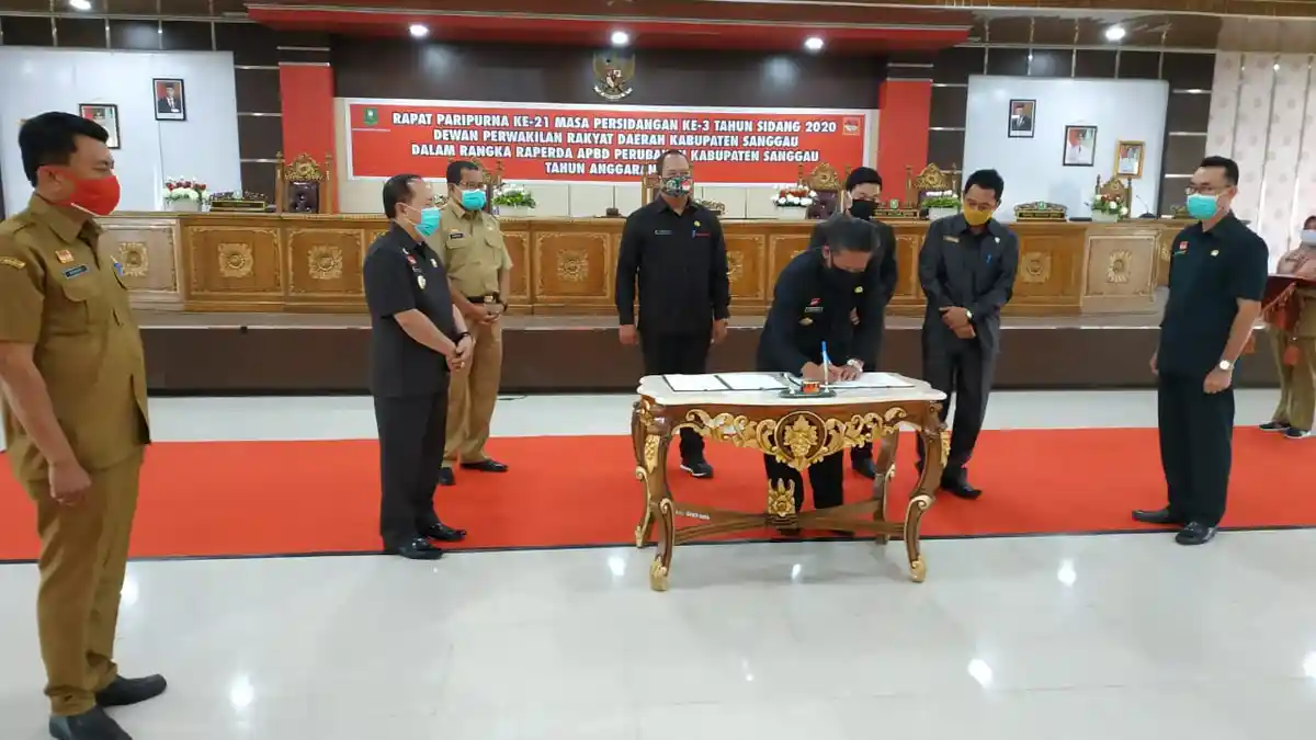 Rapat Paripurna, Seluruh Fraksi di DPRD Sanggau Menyetujui Raperda APBD Perubahan Tahun 2020