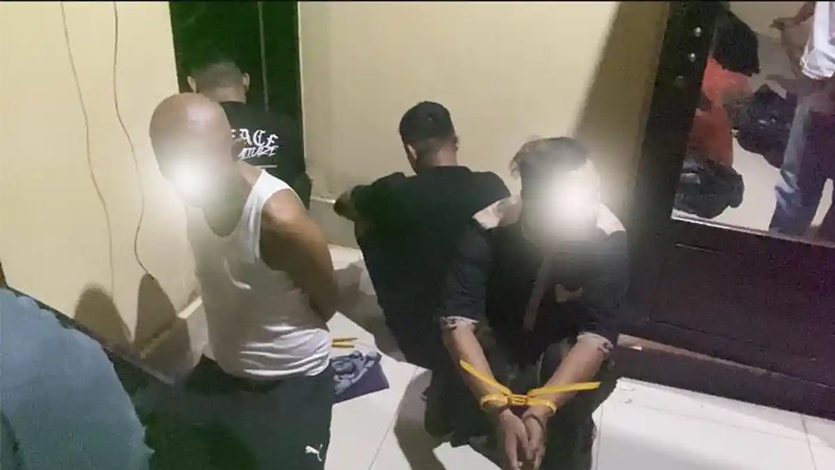 Dua Maling Lintas Provinsi Ditangkap di Hotel Kendari, Polisi Sita Katana dan Mata Busur