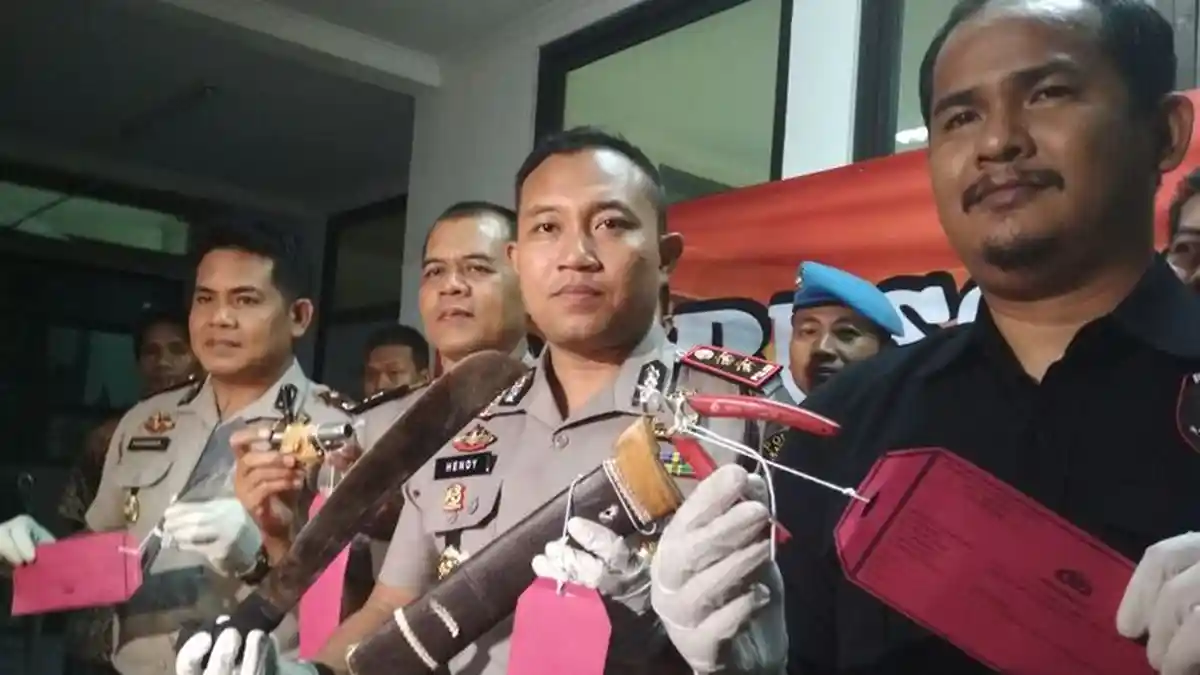 Demi Tangkap Begal, Polisi Menyamar Jadi Karyawan yang Pulang Malam